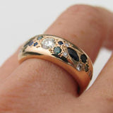 Bague vintage en or incrustée de cristaux bleus et blancs