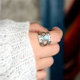 Bague ajourée avec pendentif turquoise