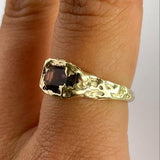 Bague vintage en or avec cristal grenat