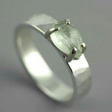 Bague vintage en argent avec pierre verte