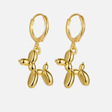Boucles d'oreilles Huggie en or avec mini breloque chien ballon