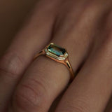 Bague vintage en or fin avec zircone verte