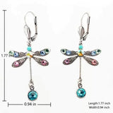 Boucles d'oreilles élégantes sculptées en forme de libellule