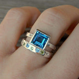Bague vintage bleue incrustée de zircone cubique