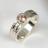 Bague vintage en argent avec incrustation de verre rose