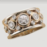 Bague vintage incrustée de fils d'or et de zircone