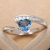 Bague vintage élégante en argent avec cristal bleu