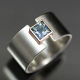 Bague vintage ouverte en argent avec verre cubique bleu