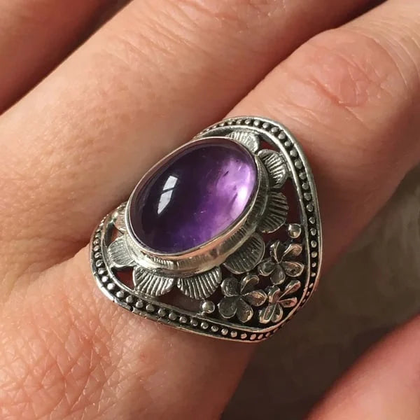 Bague fleur en pierre précieuse violette