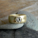 Bague vintage en or forgé avec œil en zircone