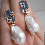 Boucles d'oreilles vintage en verre bleu et perles baroques