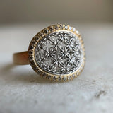 Bague vintage ovale damassée en platine