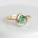 Bague vintage verte avec pierre brillante