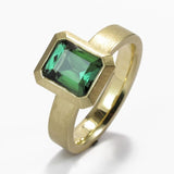 Bague vintage en or avec cristal vert
