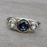 Bague vintage en argent avec verre bleu et blanc