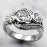 Bague vintage en argent avec spirale en zircone