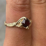 Bague vintage en verre grenat forgé doré