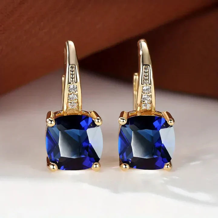 Boucles d'oreilles créoles en or avec pierres mystérieuses