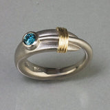 Bague vintage nouée avec fil de verre bleu