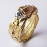 Bague vintage en or forgé incrustée de cristal