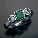 Bague vintage en argent avec zircone verte