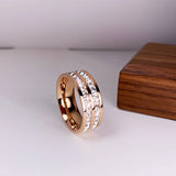 Bague élégante incrustée de zircone