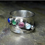 Bague avec pierre de naissance