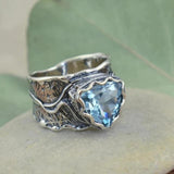 Bague sculptée en saphir de luxe