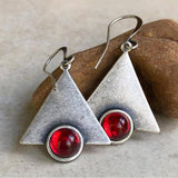 Boucles d'oreilles triangle bohèmes avec pierres rouges en argent