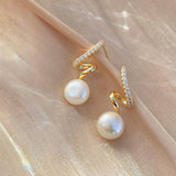 Boucles d'oreilles Elégantes avec Zircons et Perles en Or