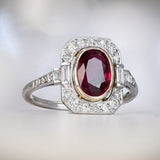 Bague vintage en argent avec zircone rouge