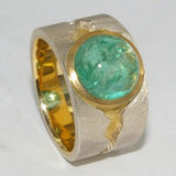 Bague vintage en or avec pierre verte incrustée