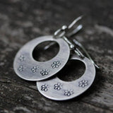 Boucles d'oreilles vintage Daisy Hollow arrondies