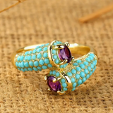 Bague vintage en or incrustée de turquoise