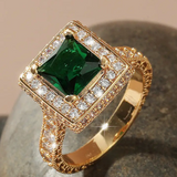 Bague vintage en or avec cristal vert cubique