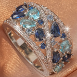 Bague vintage avec zircones bleues