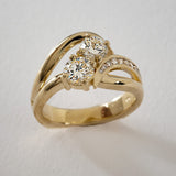 Bague vintage en or irrégulière et brillante