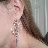 Boucles d'oreilles géométriques irrégulières en spirale Serpentine