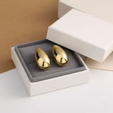 Boucles d'oreilles élégantes en or brillant en forme de goutte d'eau