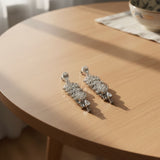 Boucles d'oreilles étincelantes en zircone en forme d'arbre de Noël