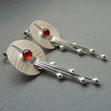 Boucles d'oreilles pendantes creuses en pierre rouge