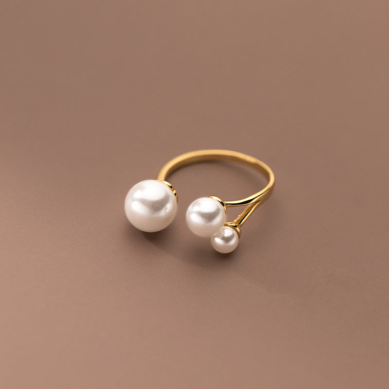 Bague ajustable avec trois perles d'eau douce