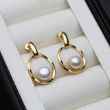 Boucles d'oreilles élégantes en or et perle