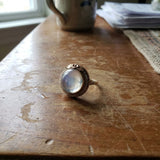 Bague vintage avec pierre de lune ronde