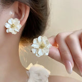 Fleur Éclat™ | Boucles d'oreilles chic en acrylique
