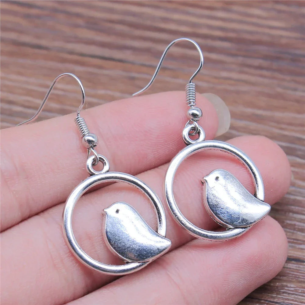 Boucles d'oreilles pendantes vintage avec pendentif oiseau – Bijoux bohèmes faits main