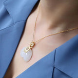 Collier pendentif éléphant en jade Hetian – chaîne plaquée or 18 carats pour femme