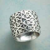 Bague vintage en argent avec bande florale