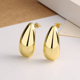 Boucles d'oreilles élégantes en or brillant en forme de goutte d'eau