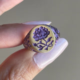 Bague vintage avec sceau et fleur violette